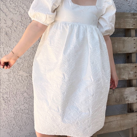 NEW White Puffed Sleeve Babydoll Dress 🤍 - Picture 4 of 9